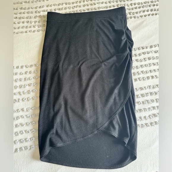 Aritzia- Wilfred Free Black Skirt - Picture 1 of 3